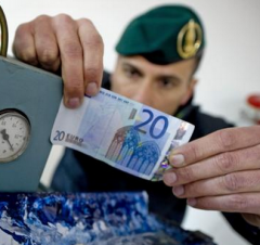 Euro falsi: le banconote da 20 le più usate